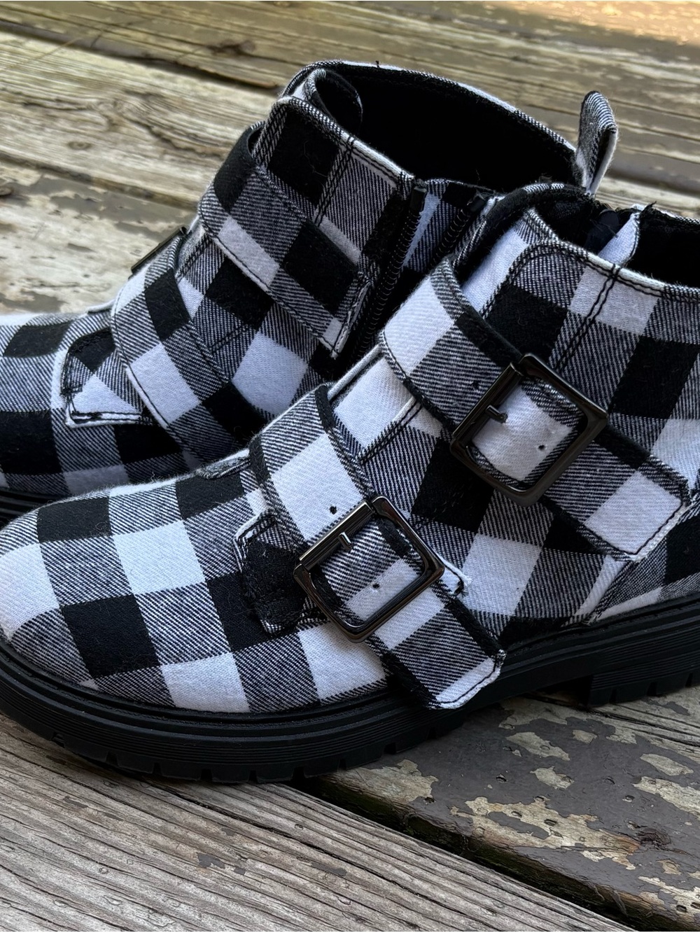 SO Women’s Black & White Buffalo Plaid Ankle Boots size 6.5